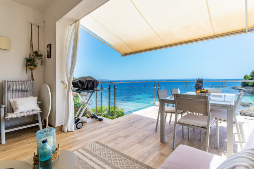 Einzigartiges Penthouse mit direktem Meerzugang in Toplage von Cas Català