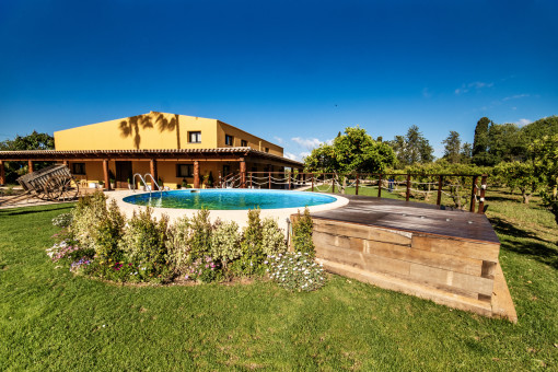 Pool und Garten