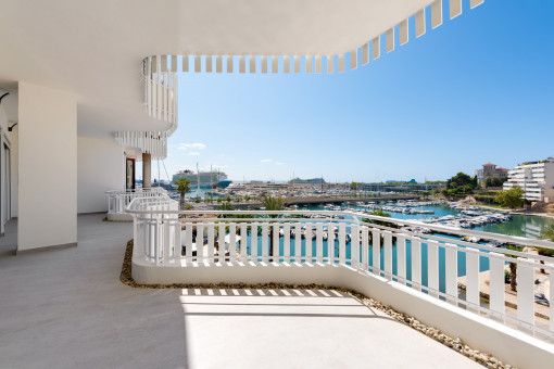 Neubau Wohnung mit spektakulärem Meerblick und Parkplatz in Palma