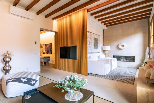 Wohnzimmer mit Kamin