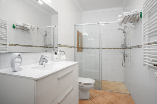 Modernes Badezimmer