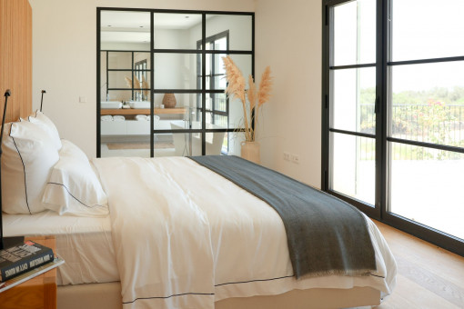 Mastersuite mit Balkonzugang