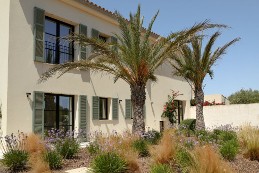 Mediterane Bepflanzung vor der Finca