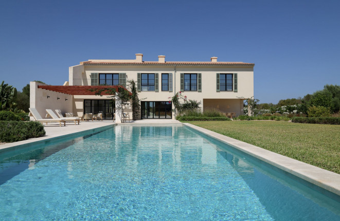 Exklusive Neubaufinca mit Pool und herrlichen...