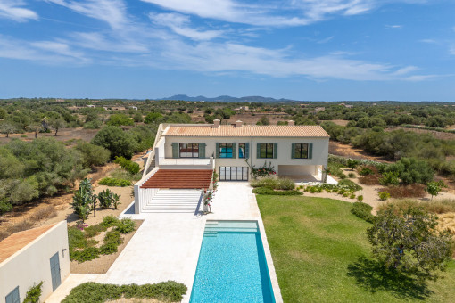 Neubaufinca mit mediterranen Garten