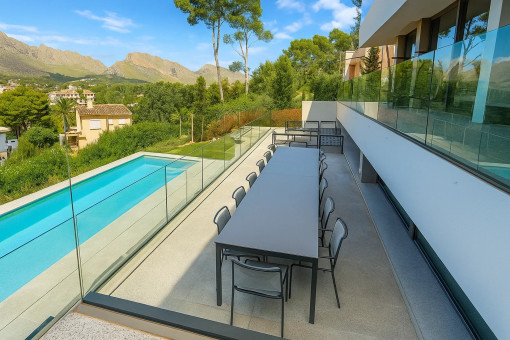 Essbereich direkt am Swimmingpool