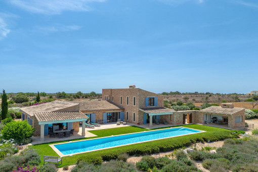Finca mit mediterraner Natursteinfassade