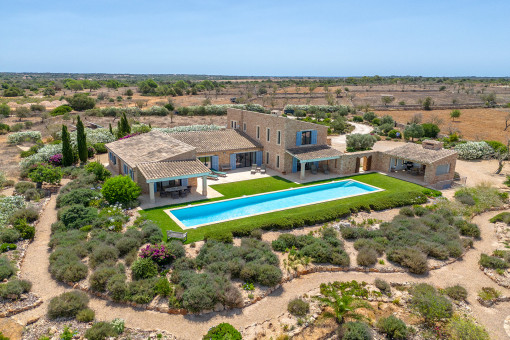 Traumhafte Natursteinfinca mit Pool und herrlichem Weitblick nahe Ses Salines