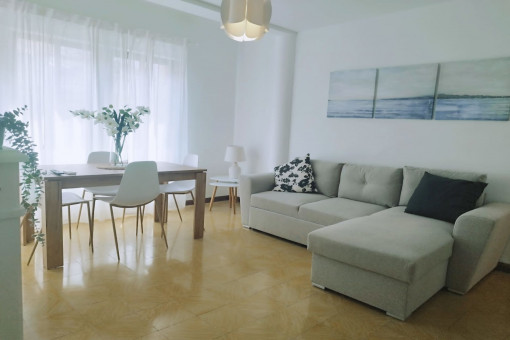 Wohnung mit vier Schlafzimmern und Balkon in Santa Catalina – verfügbar ab dem 01.09.2025