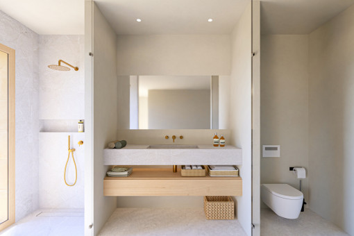Badezimmer mit Dusche