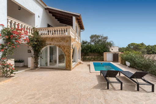 Terrasse mit Pool