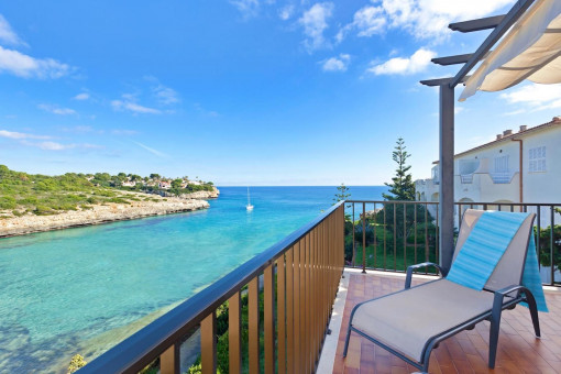 Penthousewohnung an der Cala Mandia mit direktem Strandzugang verfügbar von 15.05. bis 30.06. und ab 15.08.2025