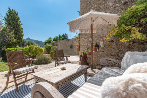 Einladende Terrasse mit Blick auf San Salvador