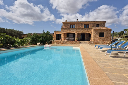 Mallorquinische Finca bei Llucmajor mit großem Pool und Weitblick bis Cabrera