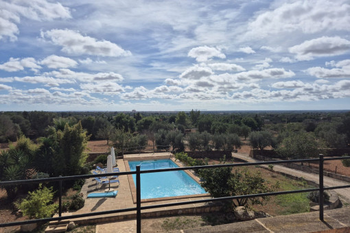 Typisch mallorquinische Finca mit Weitblick und großem Pool bei Galdent in Llucmajor