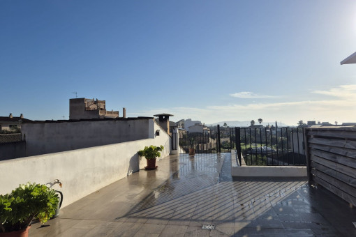 Großes, geschmackvolles Stadthaus mit toller Dachterrasse und sonnigem Patio in Llucmajor