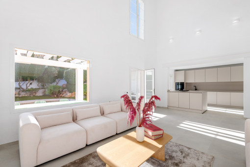 Lichtdurchfluteter Wohn-Küchenbereich 