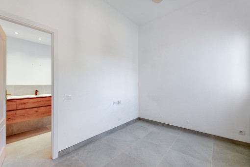 Eines der fünf Schlafzimmer mit Badezimmer en suite 