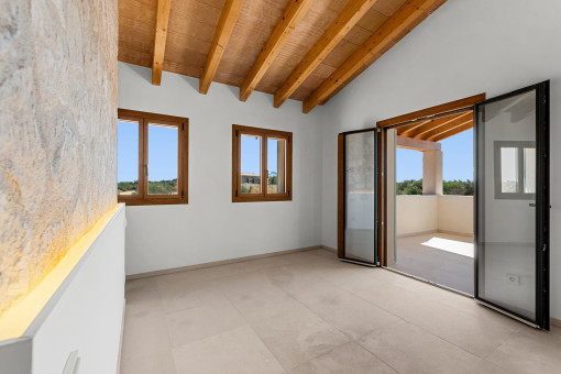 Hauptschlafzimmer mit Zugang zum Balkon