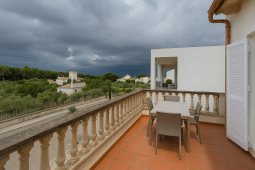 Terrasse mit Meerblick im Obergeschoss