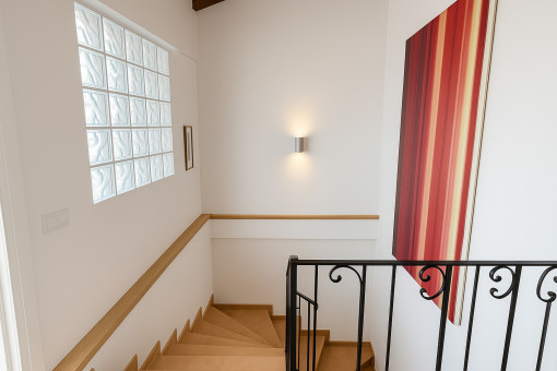 Luftiges, helles Treppenhaus