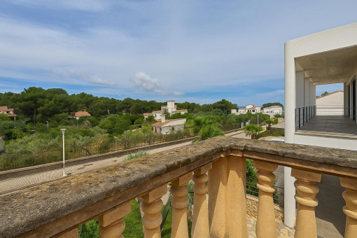 Terrasse mit Meerblick im Obergeschoss