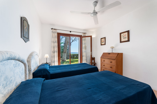 Eins von 7 Schlafzimmer