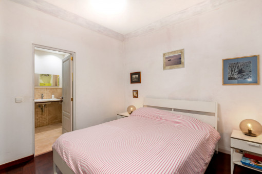 Schlafzimmer 1