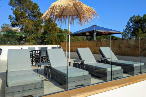 Dachterrasse mit Sonnenliegen Haus 1