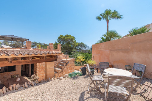 Charmantes Haus mit Ferienvermietungslizenz in erster Meereslinie in Cala Llombards