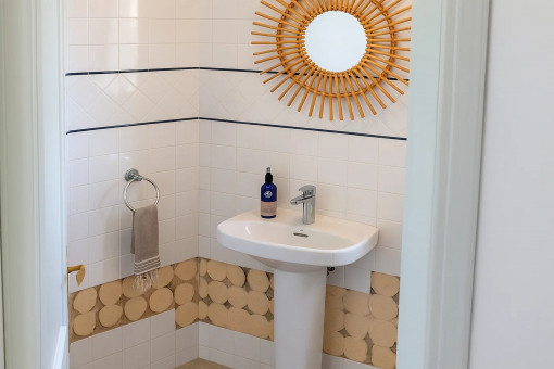 Badezimmer im Erdgeschoss der Einliegerwohnung