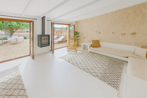 Stylishes Wohnzimmer des separaten Gästehauses