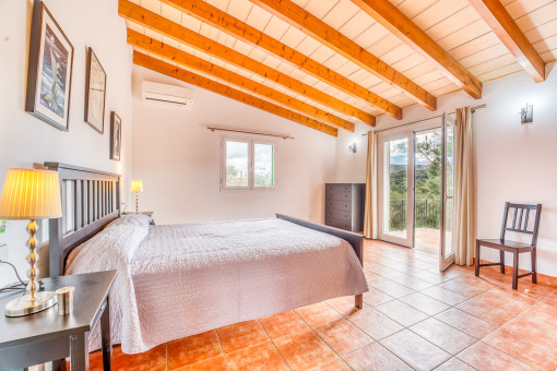 Zweites Schlafzimmer von fünf Obergeschoss