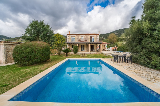 Idyllische Finca mit Pool und Bergblick