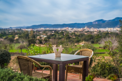 Idyllische Terrasse mit Ausblick