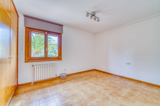 Geräumiges Schlafzimmer