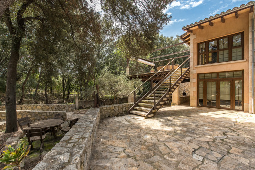 Charmante Natursteinfassade der Villa