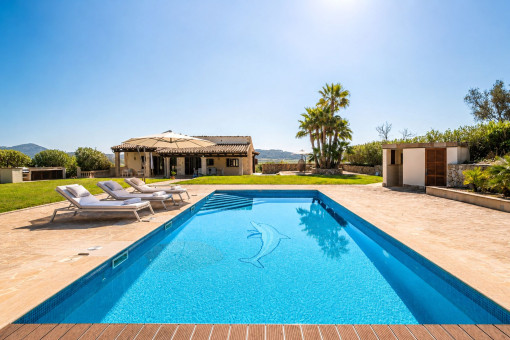 Stilvoll renovierte Finca mit Weitblick, Einliegerwohnung, Garage und Pool nahe Sineu