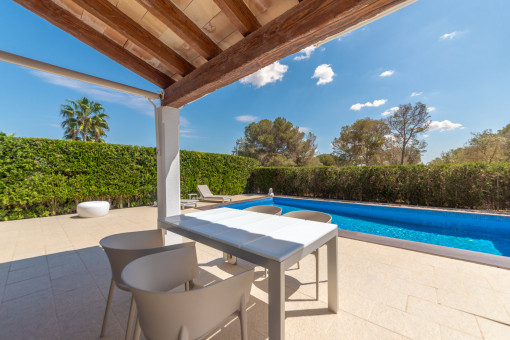 Terrasse- und Pool