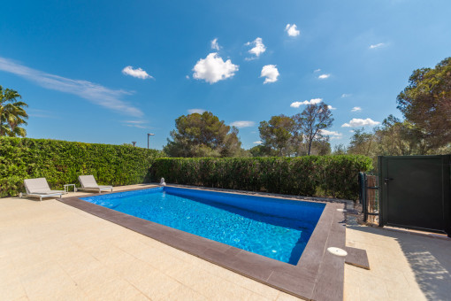 Terrasse- und Pool