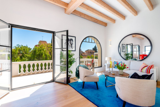 Wohnbereich mit Zugang zur Terrasse