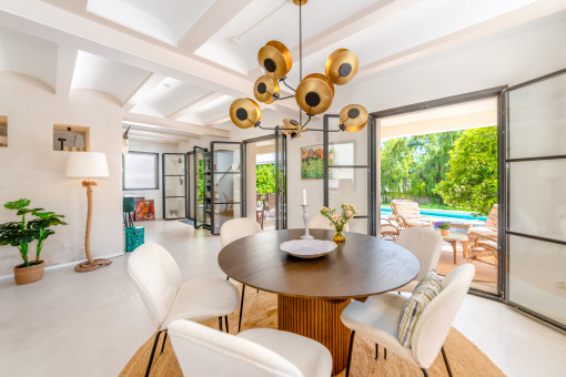 Traumvilla mit einzigartigem Stil: Meerblick, üppiger Garten und erfrischender Pool in Palma, San Augustin