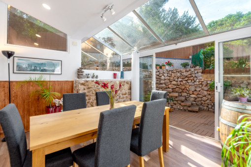 Familienfreundliches Reihenhaus in ruhiger Lage mit Gemeinschaftspool und Garage in Portals Nous