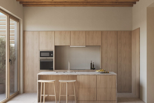 Helle Designküche mit Naturmaterialien und direktem Zugang zum Patio