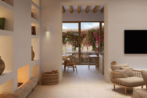 Gemütlicher Wohnbereich mit Kamin und Durchblick zum mediterranen Innenhof