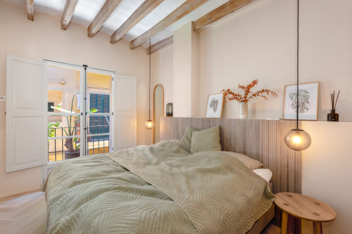 Hauptschlafzimmer mit original Deckenbalken