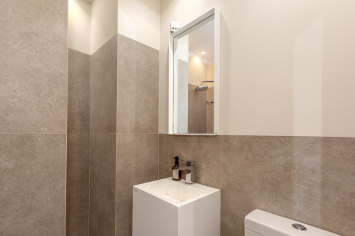 Zweites Badezimmer mit Dusche