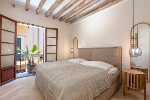 Zweites Schlafzimmer mit französischem Balkon