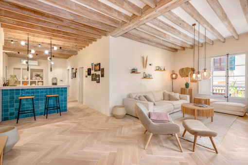 Moderne Altstadtwohnung am Yachthafen von Palma mit beeindruckender Deckenhöhe