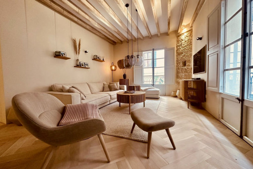 Moderne Altstadtwohnung am Yachthafen von Palma mit beeindruckender Deckenhöhe